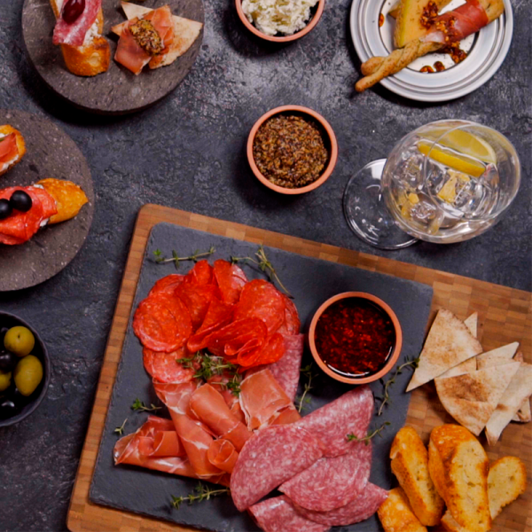 Tabla con carnes frías (Salami Génova, Jamón Serrano y Pepperoni Tangamanga)