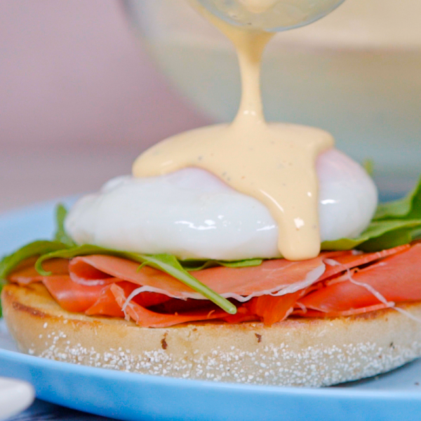 Huevos benedictinos con Jamón Serrano Tangamanga