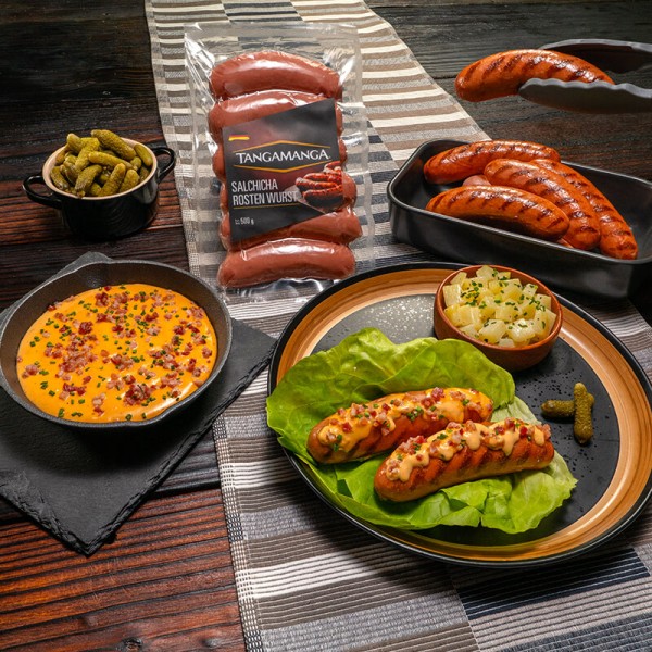 Salchicha Rosten Wurst, ensalada de Papa y pepinillos miniatura