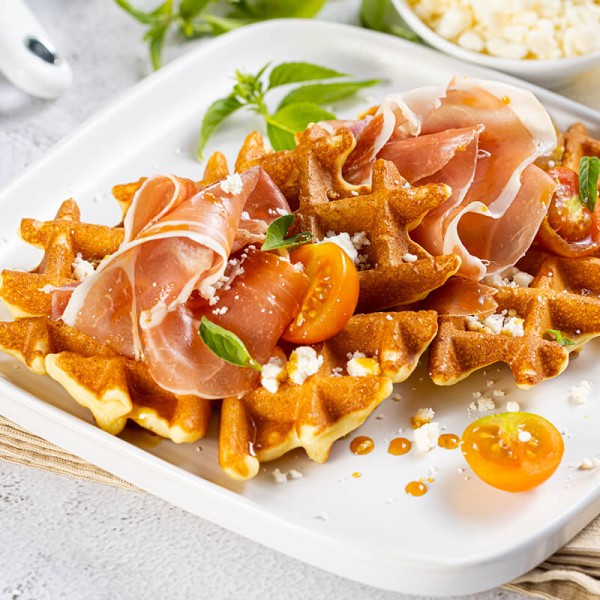 Waffle con Jamón Serrano y Honey Mustard
