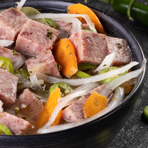 Botana de queso de puerco en escabeche